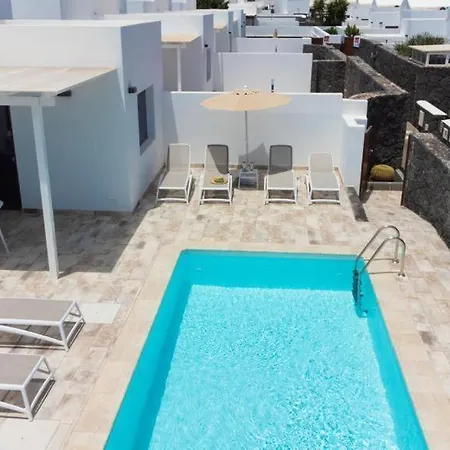 Domus Vulcani Adassa Villa *