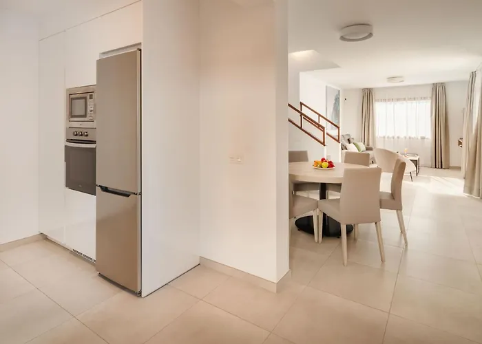 Domus Vulcani Adassa * بلايا بلانكا